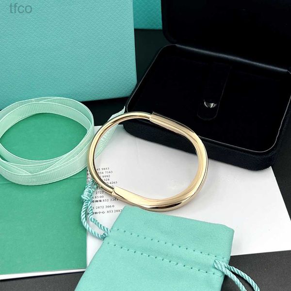 designer bracelets luxurys men and women charm bracelet half diamond lock with brick bracelet micro-set shiny personality design sense casua, Golden;silver
designer bracelets luxurys men and women charm bracelet half diamond lock with brick bracelet micro-set shiny personality design sense casua, Golden;silver