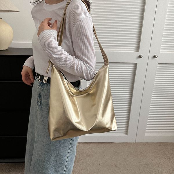 evening bags luxury designer bag for women fashion shopping pu andle handbag high capacity silver gold casual leather tote 230713
evening bags luxury designer bag for women fashion shopping pu andle handbag high capacity silver gold casual leather tote 230713