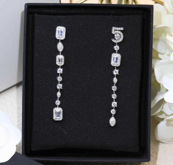 graceful elegant tassels asymmetry no 5 earrings women shiny delicate fairy temperament luxurious anti allergy ear acupuncture6431607, Golden
graceful elegant tassels asymmetry no 5 earrings women shiny delicate fairy temperament luxurious anti allergy ear acupuncture6431607, Golden