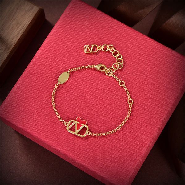 woman charm bracelets letter v gold metal chain bracelet designer pearl luxury vlogo jewelry women 9823, Golden;silver
woman charm bracelets letter v gold metal chain bracelet designer pearl luxury vlogo jewelry women 9823, Golden;silver