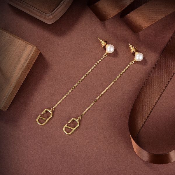 woman charm earrings letter v gold metal earing designer stud pearl orecchini luxury vlogo jewelry hoop women 4656, Golden
woman charm earrings letter v gold metal earing designer stud pearl orecchini luxury vlogo jewelry hoop women 4656, Golden
