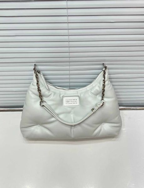 margiela autumn and winter 2022 new high capacity mm6 magila underarm bag leather high texture one shoulder women's bag
margiela autumn and winter 2022 new high capacity mm6 magila underarm bag leather high texture one shoulder women's bag