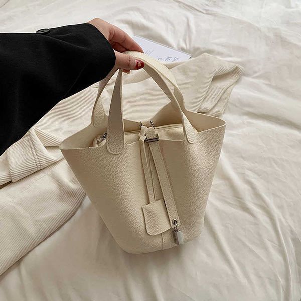 luxury designer bag picotin lock 2023 xiaozhonggan baobao women's summer new fashion simple bucket netizen portable vegetable basket 1
luxury designer bag picotin lock 2023 xiaozhonggan baobao women's summer new fashion simple bucket netizen portable vegetable basket 1
