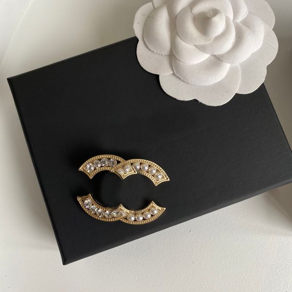 luxury women men designer brand letter brooches inlay diamond pearl gold plated steel seal jewelry brooch pin marry christmas party gift acc, Gray
luxury women men designer brand letter brooches inlay diamond pearl gold plated steel seal jewelry brooch pin marry christmas party gift acc, Gray