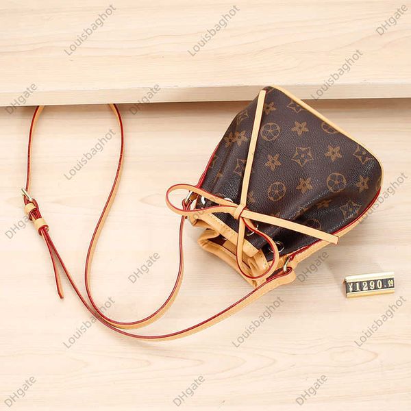 netizen mini bucket bag women's bag fashionable and versatile genuine leather old flower bag one shoulder crossbody bag
netizen mini bucket bag women's bag fashionable and versatile genuine leather old flower bag one shoulder crossbody bag