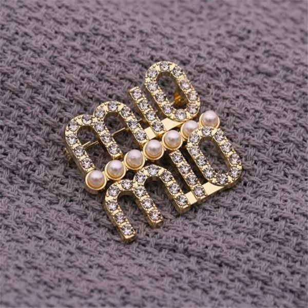 designer brooch women pearl rhinestone letters brooches dress coat sweater suit luxury pin fashion jewelry clothing decoration accessories, Gray
designer brooch women pearl rhinestone letters brooches dress coat sweater suit luxury pin fashion jewelry clothing decoration accessories, Gray