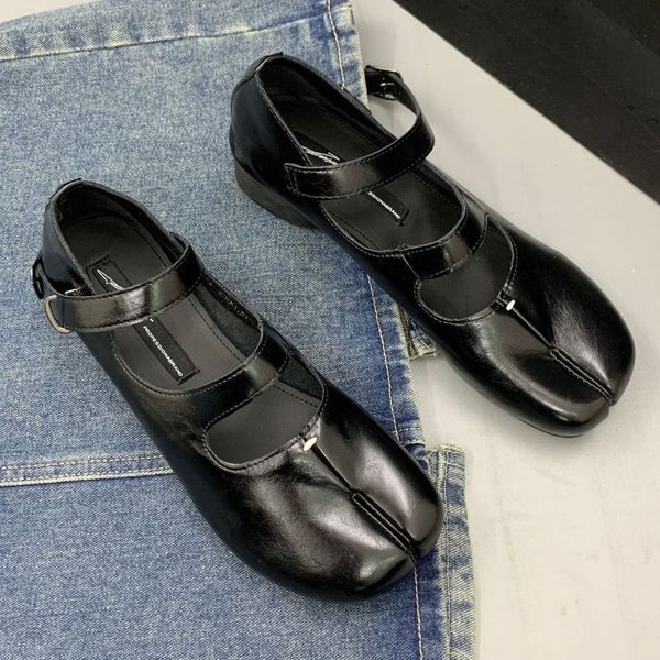 sandals women brand design split toe flats shoes tabi ninja low heels lightweight platform casual shoes women chunky loafers 230713, Black
sandals women brand design split toe flats shoes tabi ninja low heels lightweight platform casual shoes women chunky loafers 230713, Black