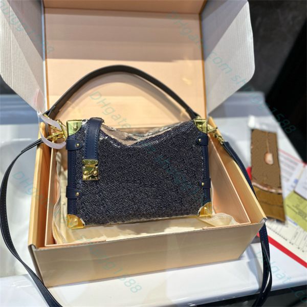 brand box bag upscale side trunk handbags letter printing shoulders bag brand cross body bags totes high capacity cosmetic bags clutch hobo
brand box bag upscale side trunk handbags letter printing shoulders bag brand cross body bags totes high capacity cosmetic bags clutch hobo