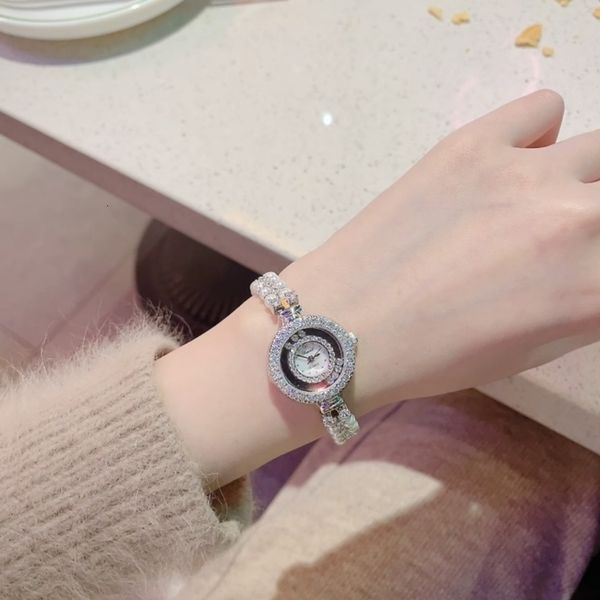 women s watches fashion watch female pearl temperament light luxury bracelet ladies elegant quartz gift 230714, Slivery;golden
women s watches fashion watch female pearl temperament light luxury bracelet ladies elegant quartz gift 230714, Slivery;golden