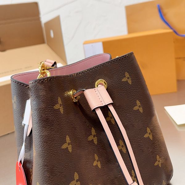 designer love handbag women fashion chain messenger bag luxury lady heart shaped crossbody totes 2023
designer love handbag women fashion chain messenger bag luxury lady heart shaped crossbody totes 2023