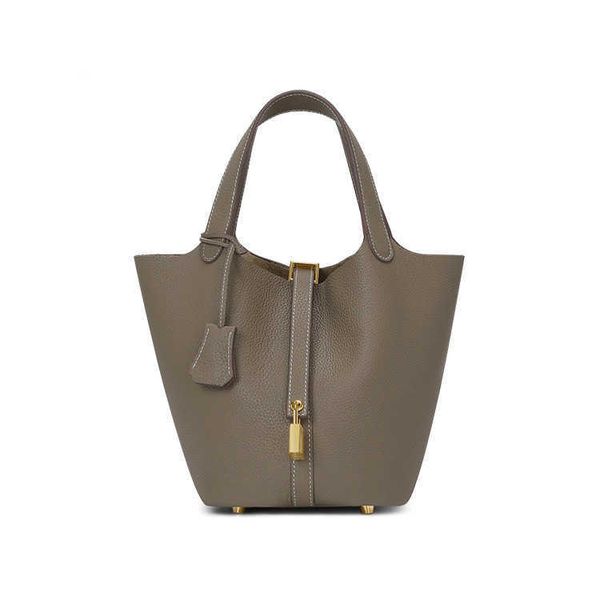 luxury designer bag picotin lock 2023 new vegetable basket women's bag leather bucket small high class handbag mother bride's wedd
luxury designer bag picotin lock 2023 new vegetable basket women's bag leather bucket small high class handbag mother bride's wedd