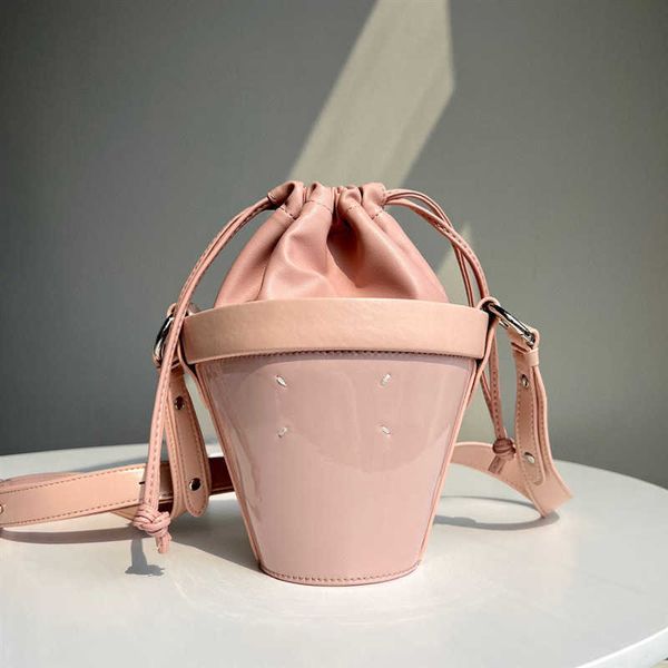 margiela margiela style margiela mm6 closure bucket bag cute fire bucket cowhide one shoulder diagonal cross bag
margiela margiela style margiela mm6 closure bucket bag cute fire bucket cowhide one shoulder diagonal cross bag