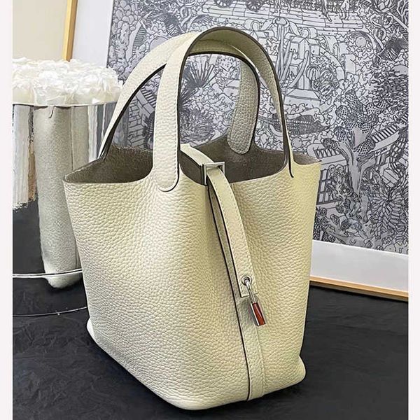 luxury designer bag picotin lock spring summer new gold and silver button tc layer cowhide vegetable basket women's water bucket fashio
luxury designer bag picotin lock spring summer new gold and silver button tc layer cowhide vegetable basket women's water bucket fashio