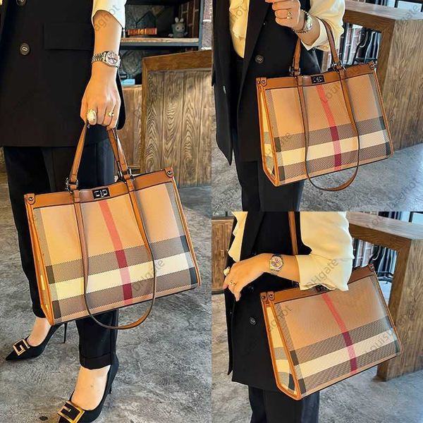 genuine leather bag style plaid large capacity shoulder bag advanced feeling handbag women's carry-on bag trend
genuine leather bag style plaid large capacity shoulder bag advanced feeling handbag women's carry-on bag trend