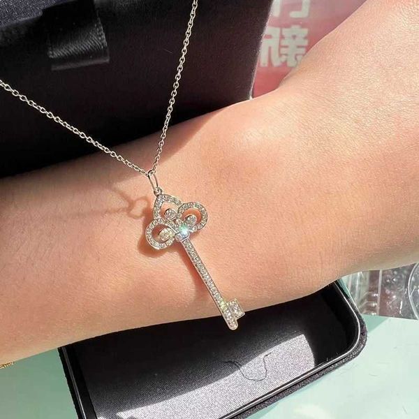 tijia keys iris key necklace women's sterling silver full diamond rose gold lock bone chain fashion versatile sweater chain
tijia keys iris key necklace women's sterling silver full diamond rose gold lock bone chain fashion versatile sweater chain