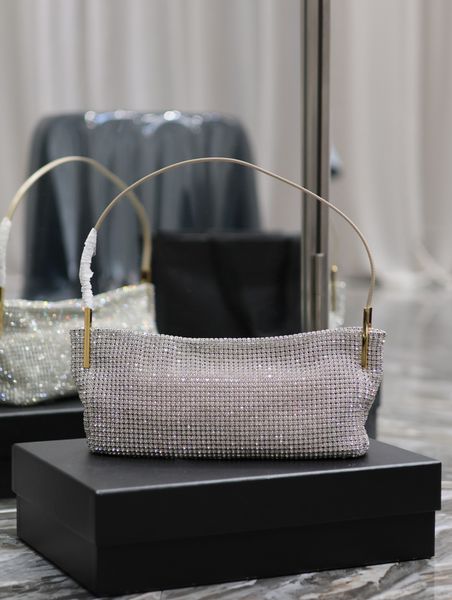 741637 new women's underarm bag high-end quality diamond bag full drill wind is too beautiful very fashionable recommended capacity can
741637 new women's underarm bag high-end quality diamond bag full drill wind is too beautiful very fashionable recommended capacity can