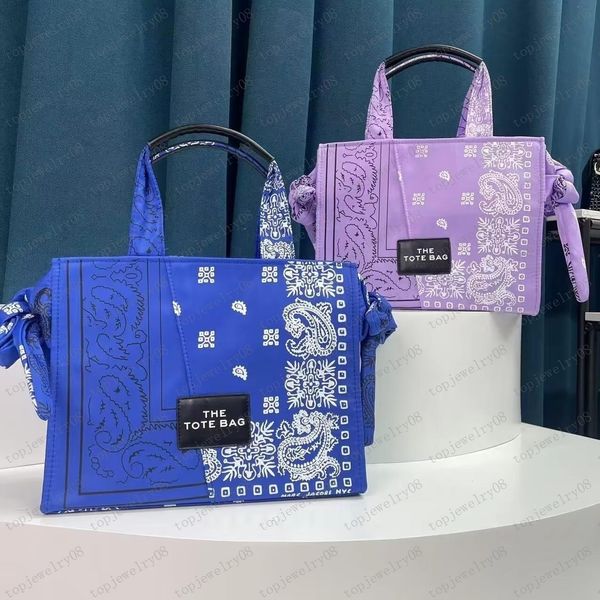 2023 designer cool and practical large capacity shoulder carrying handbag women's large coin wallet crossbody casual square canvas wall
2023 designer cool and practical large capacity shoulder carrying handbag women's large coin wallet crossbody casual square canvas wall