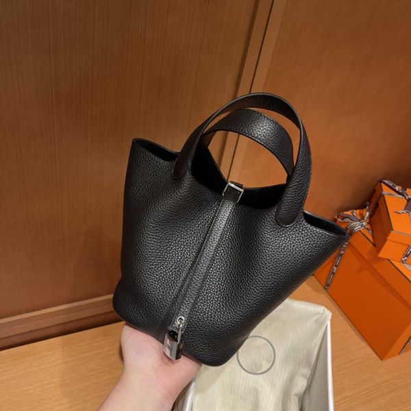 orignal luxury designer bag picotin lock thread full manual wax sewing original tc leather vegetable basket 18cm so black large capacity han
orignal luxury designer bag picotin lock thread full manual wax sewing original tc leather vegetable basket 18cm so black large capacity han