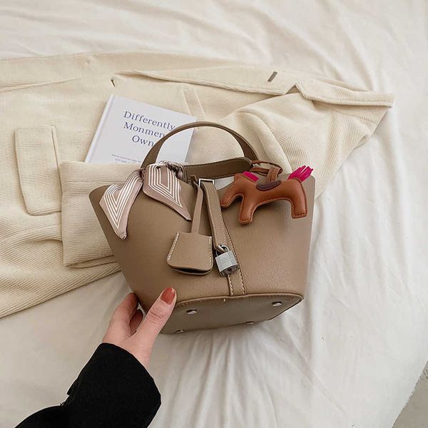 luxury designer bag picotin lock basket netizen handheld vegetable women's 2023 new fashion versatile commuter with a texture of small
luxury designer bag picotin lock basket netizen handheld vegetable women's 2023 new fashion versatile commuter with a texture of small