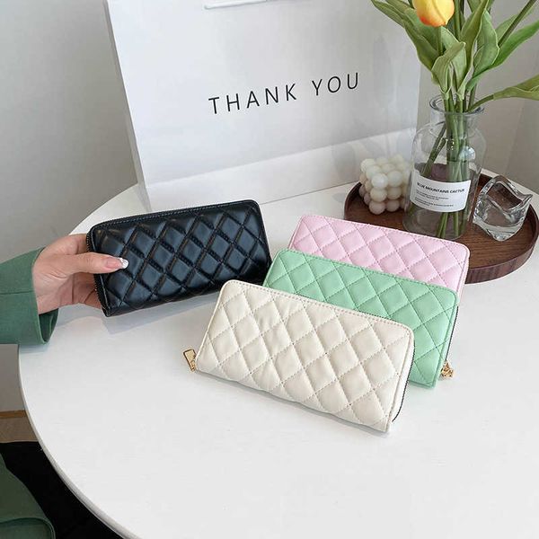 2023 new women's wallet fashion lingge embroidery thread mid length dinner handheld bag pu wallet
2023 new women's wallet fashion lingge embroidery thread mid length dinner handheld bag pu wallet