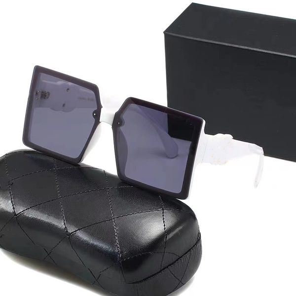 luxury designer sunglasses for men and women, super uv resistant, showcasing a small face, high-end atmosphere, and 5clocs with logo, White;black
luxury designer sunglasses for men and women, super uv resistant, showcasing a small face, high-end atmosphere, and 5clocs with logo, White;black