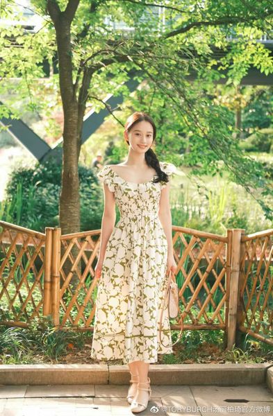 casual dresses european fashion designer dress 2023 summer series holiday style green flower dress, Black;gray
casual dresses european fashion designer dress 2023 summer series holiday style green flower dress, Black;gray