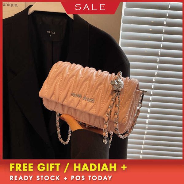 women's design bags this year's popular texture small bag for women 2023 new summer versatile chain crossbody fashion embroidered
women's design bags this year's popular texture small bag for women 2023 new summer versatile chain crossbody fashion embroidered