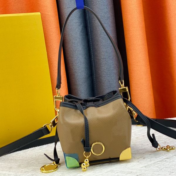 mini bucket bag fashion handbags purse women crossbody bags letter printing shoulder bags leather drawstring binding pouch metal edging remo
mini bucket bag fashion handbags purse women crossbody bags letter printing shoulder bags leather drawstring binding pouch metal edging remo