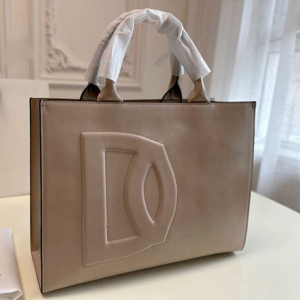 beach bag handbag designer tote bags for women large duffle bags leather luxury totes fashion d letter pink purses woman work bag 230714
beach bag handbag designer tote bags for women large duffle bags leather luxury totes fashion d letter pink purses woman work bag 230714