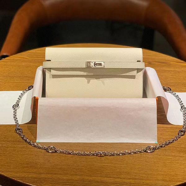 2023 cf handbag multi-color colorful handbag platinum buckle large capacity one-shoulder diagonal small togo leather mini new leather cf han
2023 cf handbag multi-color colorful handbag platinum buckle large capacity one-shoulder diagonal small togo leather mini new leather cf han