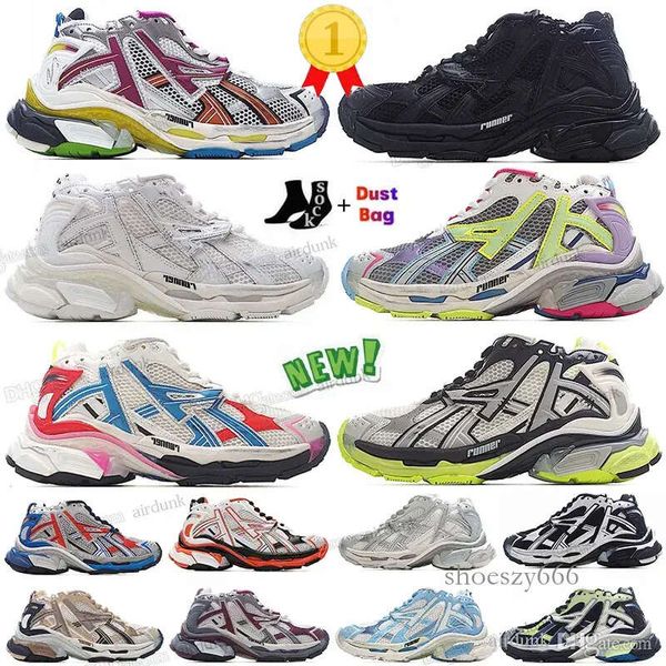 women men designers casual shoes paris runner 7.0 transmit sense retro trainers black white pink blue bury deconstruction sneakers1
women men designers casual shoes paris runner 7.0 transmit sense retro trainers black white pink blue bury deconstruction sneakers1