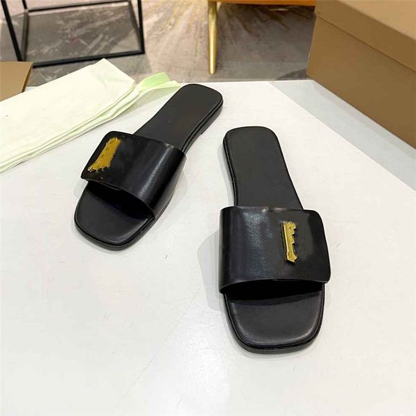 fashion slippers 2023 qq luxury design summer men and women flat shoes thick sole leather rubber letter logo casual cartoon slippers 01-09, Black
fashion slippers 2023 qq luxury design summer men and women flat shoes thick sole leather rubber letter logo casual cartoon slippers 01-09, Black