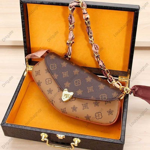 diagonal straddle small bag women's double layer small crowd crescent bag fashion shoulder bag genuine leather old flower scarf chain b
diagonal straddle small bag women's double layer small crowd crescent bag fashion shoulder bag genuine leather old flower scarf chain b