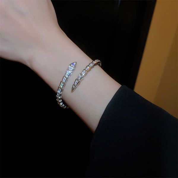 a niche design snake shaped full diamond for women with light luxury style fashionable personality exquisite and versatile high-end feel bra, Golden;silver
a niche design snake shaped full diamond for women with light luxury style fashionable personality exquisite and versatile high-end feel bra, Golden;silver