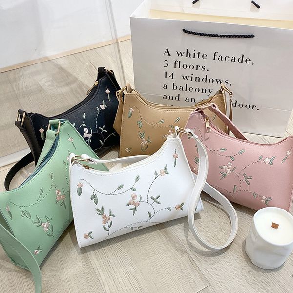 evening bags retro embroider womens handbags pu leather luxury small shoulder brand women underarm bag fashion ladies 230713
evening bags retro embroider womens handbags pu leather luxury small shoulder brand women underarm bag fashion ladies 230713