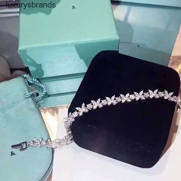 luxurys designers bracelets for women charm bracelet trendy fashion elegant string of beads party diamond jewelry gift wholesale birthday gi, Golden;silver
luxurys designers bracelets for women charm bracelet trendy fashion elegant string of beads party diamond jewelry gift wholesale birthday gi, Golden;silver