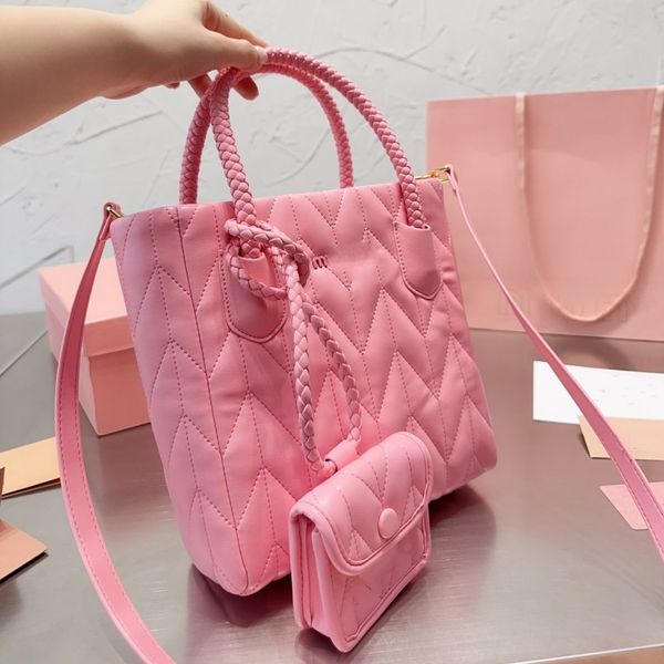 luxury designer handbags wander matelasse totes pink wallet miu underarm tote fashion basket women tote bags leisure shoulder bags
luxury designer handbags wander matelasse totes pink wallet miu underarm tote fashion basket women tote bags leisure shoulder bags