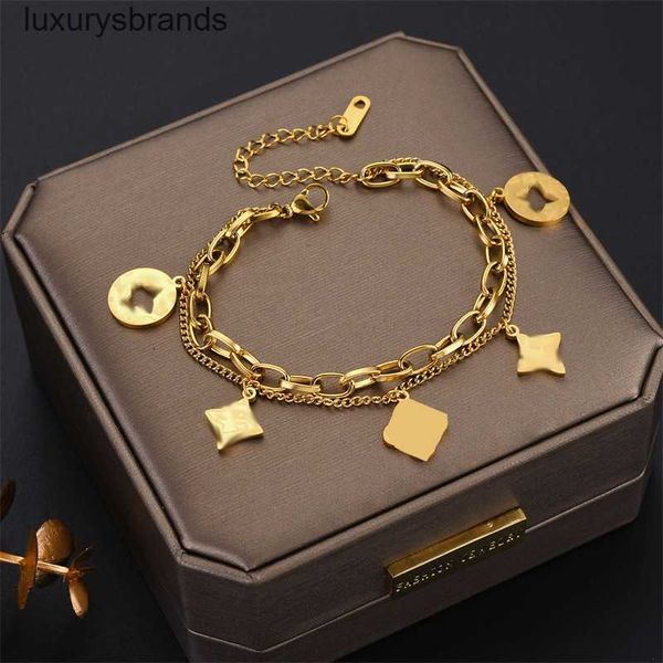 luxury designer bracelet four leaf clover charm bracelets elegant fashion 18k gold agate shell chain mother women girls couple holiday birth, Golden;silver
luxury designer bracelet four leaf clover charm bracelets elegant fashion 18k gold agate shell chain mother women girls couple holiday birth, Golden;silver