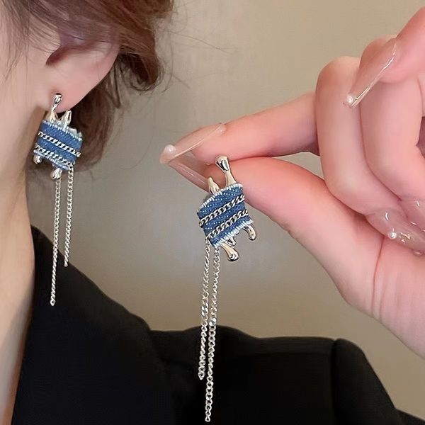 stud silver needle denim chain shaped tassel earrings trend integrated creative style 230714, Golden;silver
stud silver needle denim chain shaped tassel earrings trend integrated creative style 230714, Golden;silver