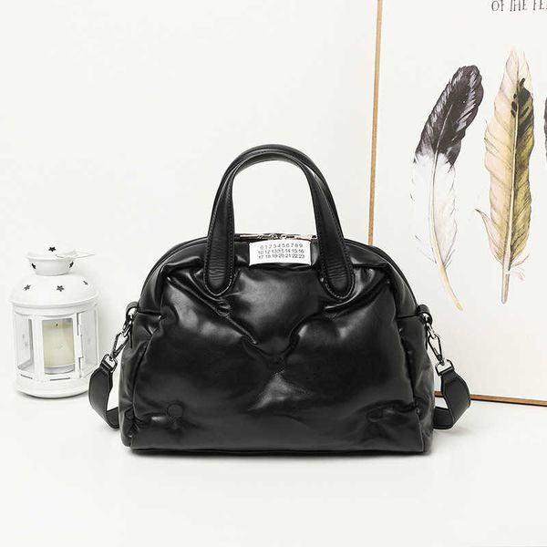 margiela majira handbag winter new genuine leather women's bag high-end design simple and elegant cloud one shoulder crossbody bag
margiela majira handbag winter new genuine leather women's bag high-end design simple and elegant cloud one shoulder crossbody bag