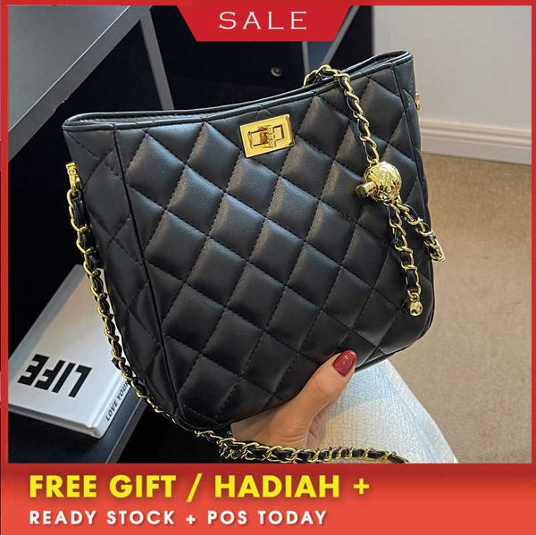 women's design bags this year's popular 2023 new fashionable small fragrant wind lingge chain bag high-end crossbody women's
women's design bags this year's popular 2023 new fashionable small fragrant wind lingge chain bag high-end crossbody women's
