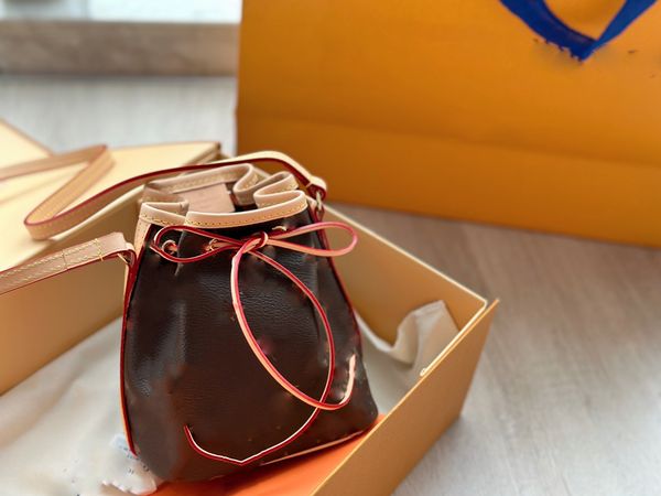 designer drawstring bag designer bucket bag designer shoulder bag woman vintage chains bag handbags crossbody handbag genuine printing15*16c
designer drawstring bag designer bucket bag designer shoulder bag woman vintage chains bag handbags crossbody handbag genuine printing15*16c