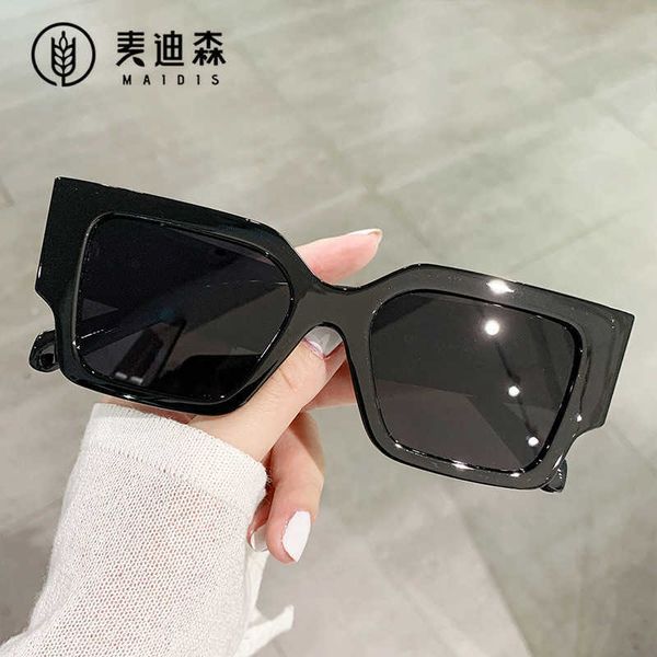 jett 5116 new american style tide frame glasses thick leg box female hip hop sunglasses male, White;black
jett 5116 new american style tide frame glasses thick leg box female hip hop sunglasses male, White;black