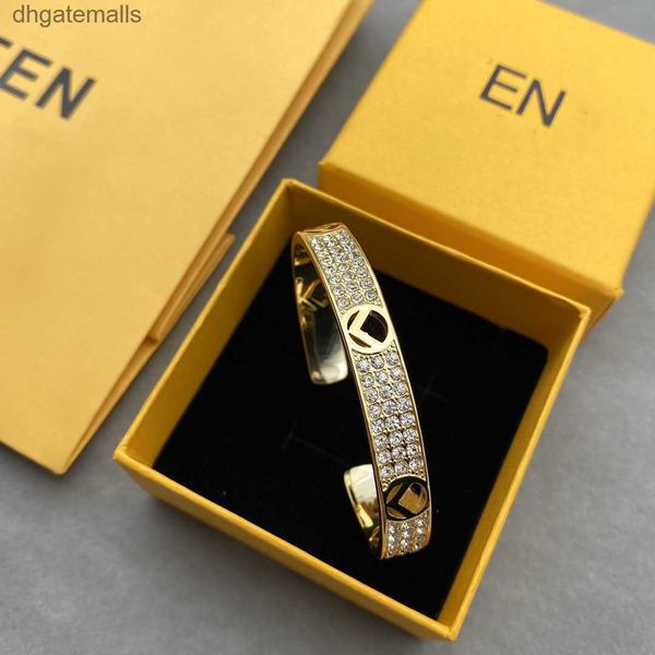

Designer bracelets luxury bracelets for women Classic brand rose gold bracelets Openings with diamonds fashion jewelry New style personalized holiday gifts