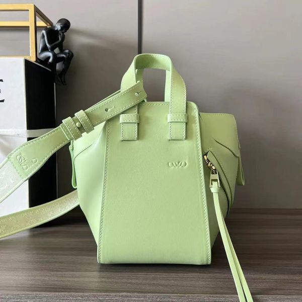 r bag lowe brand puzzle sewing one shoulder cross-body tote bag women's high-quality leather tote large capacity satchel
r bag lowe brand puzzle sewing one shoulder cross-body tote bag women's high-quality leather tote large capacity satchel