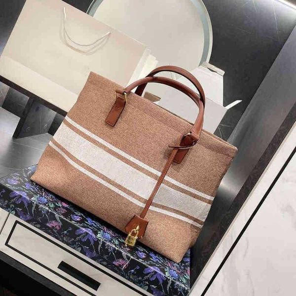 ce portable tote bag letter shoulder bags with lock card holder women large capacity designers handbags embroidered canvas shopping bags cro
ce portable tote bag letter shoulder bags with lock card holder women large capacity designers handbags embroidered canvas shopping bags cro