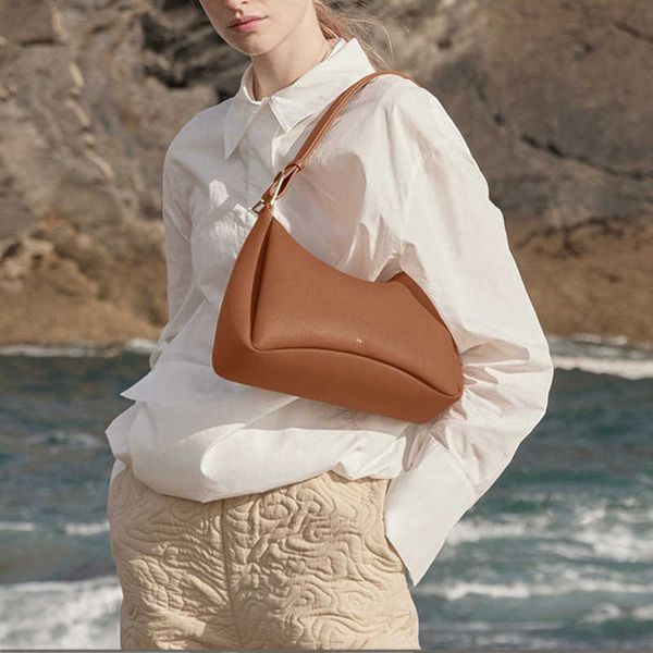 pole designer cowhide underarm bag women hobo crossbody purse high-quality texture, one shoulder women crossbody handbag 230715
pole designer cowhide underarm bag women hobo crossbody purse high-quality texture, one shoulder women crossbody handbag 230715