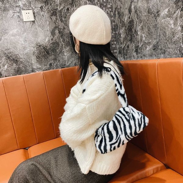 evening bags ins fashion versatile shoulder bag vintage mini plush underarm purse cow leopard zebra print tote for women 230713
evening bags ins fashion versatile shoulder bag vintage mini plush underarm purse cow leopard zebra print tote for women 230713
