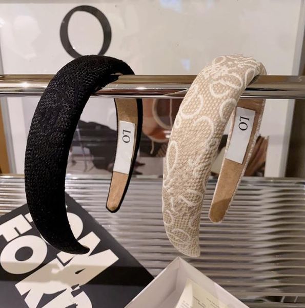 2022 new fashion quality loeletters designers headbands black beige two colors girls outdoor travel dress suit headband women hai9440278, Silver
2022 new fashion quality loeletters designers headbands black beige two colors girls outdoor travel dress suit headband women hai9440278, Silver