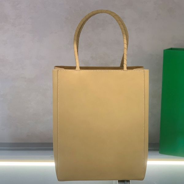 brown paper bag designer brand bag fashion commuter bag luxury bag high sense handbag large capacity handbag
brown paper bag designer brand bag fashion commuter bag luxury bag high sense handbag large capacity handbag